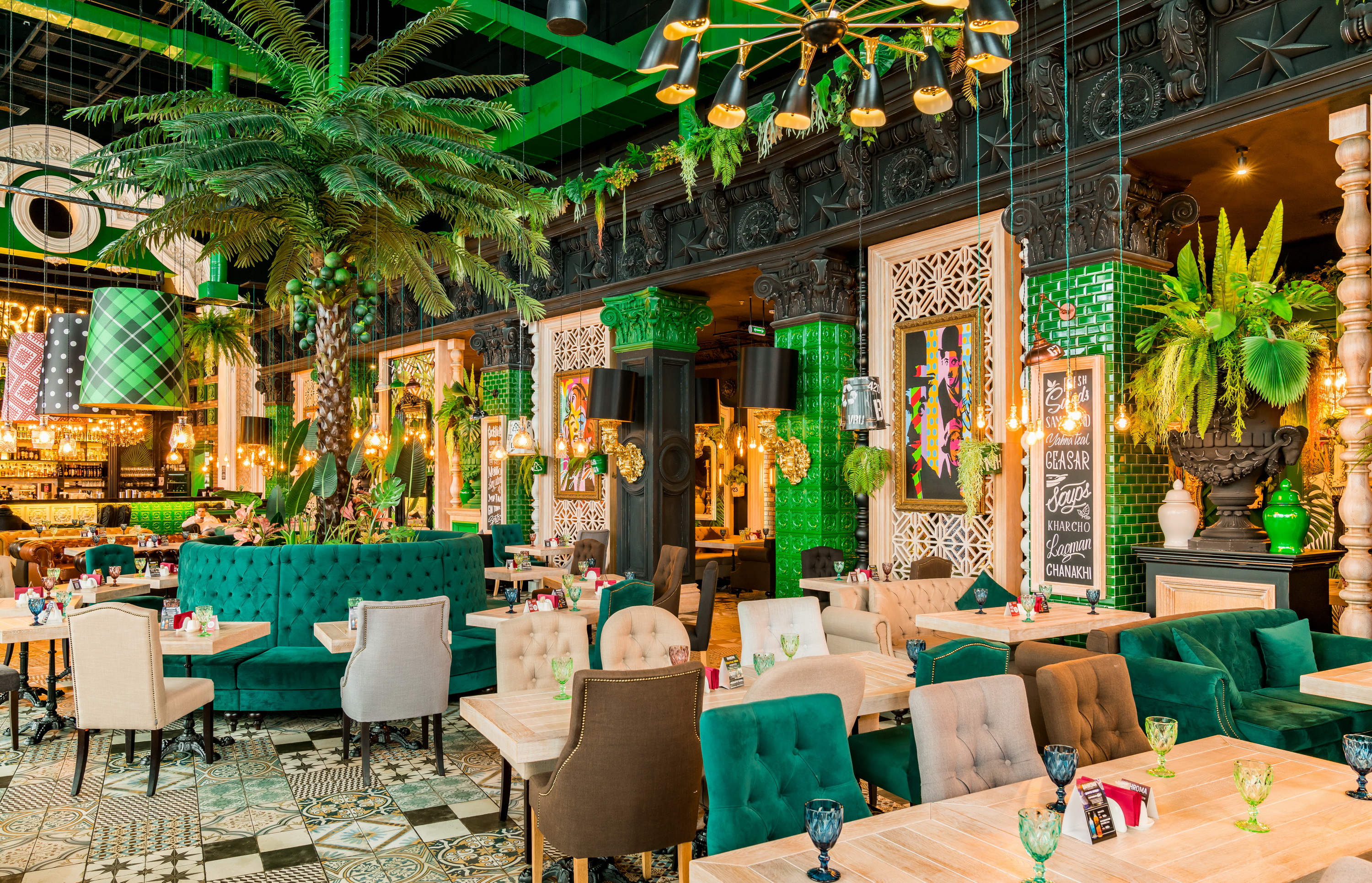Интерьер ресторана BAHROMA
